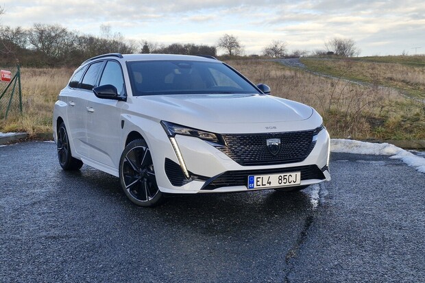 Právě testujeme elektrickou verzi Peugeotu 308 SW ve výbavě GT