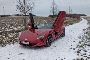 Projeli jsme MG Cyberster. Krátce, ale intenzivně