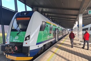 Bateriové vlaky v Česku jezdí už měsíc. Jaké jsou na ně ohlasy? 