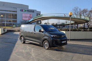 Děláme ostrý kurýrní test elektrické dodávky Opel Vivaro Electric