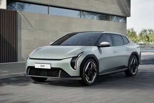 Kia EV4 vstupuje na český trh. Na nabití ujede až 633 km