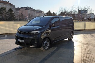 Kurýrem v elektrické dodávce Opel Vivaro Electric