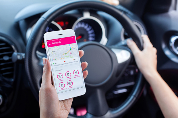 Chytré auto od T-Mobile dostává nové funkce, třeba plnohodnotnou knihu jízd