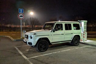 Jak se nabíjí elektrická verze legendy? Mercedes-Benz G 580 EQ na nabíjecí stanici
