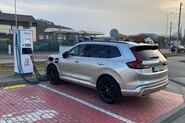 Test Kurýrem v plug-in hybridu Honda CR-V e:PHEV – Jak poroste spotřeba po vybití baterie?