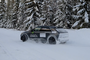 Závody elektromobilů na drsném severu: Östrusund Winter Eco Rally 2025