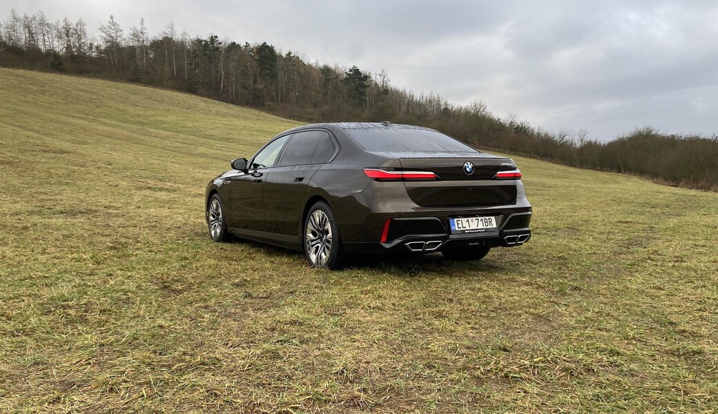 BMW M760e