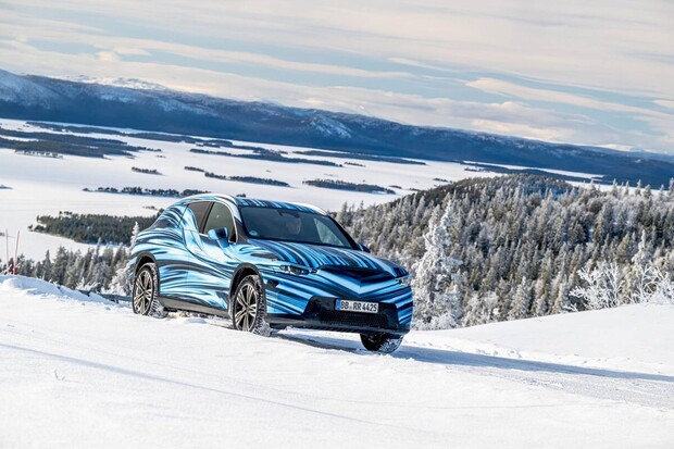 Nový Mercedes-Benz GLC s technologií EQ dostává zabrat při testech v krutých mrazech