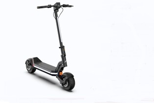 Apollo představuje ultra rychlou elektrokoloběžku. Ve výbavě má naprosto vše