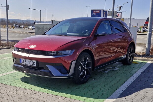Jak rychle se nabije omlazený Hyundai Ioniq 5 s větší baterkou?