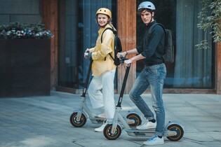 Přední výrobce elektroskútrů stahuje své dva modely kvůli špatné bezpečnosti