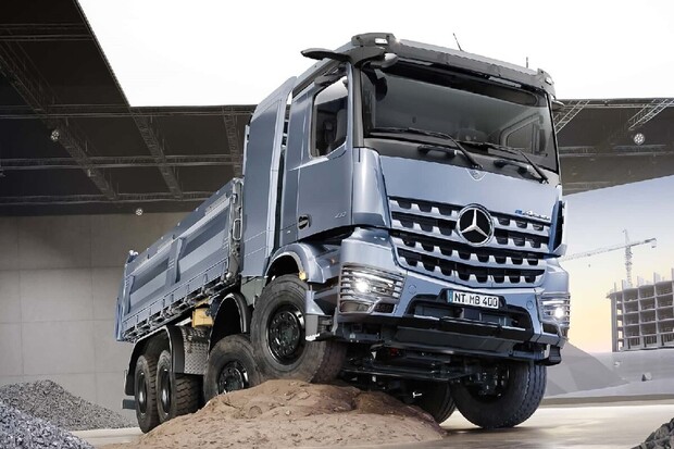 Mercedes-Benz Trucks uvádí elektrický model eArocs 400. Ročně jej vyrobí 150 kusů