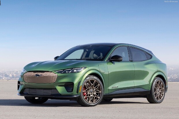 Ford představil změny pro elektrický Mustang Mach-E. Má nové barvy a víc prostoru