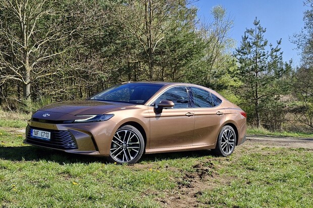 Toyota Camry 2.5 Hybrid Executive (2025)