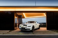 Rolls-Royce ukázal model Spectre v edici Black Badge. Premiéra proběhla u nás v ČR