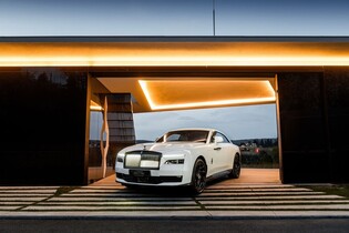 Rolls-Royce ukázal model Spectre v edici Black Badge. Premiéra proběhla u nás v ČR