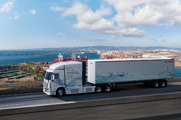 Hyundai představil patnáctitunový vodíkový nákladní vůz XCIENT Fuel Cell