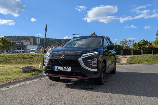 Testujeme Mitsubishi Eclipse Cross PHEV Black Edition