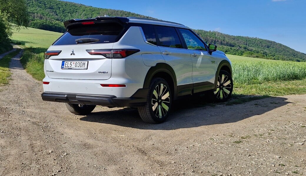 Mitsubishi Outlander 2.4 MIVEC PHEV 4×4 (2025)
