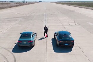 Těsnější boj tu dlouho nebyl. Elektrický Dodge Charger Daytona se postavil BMW i5 M60