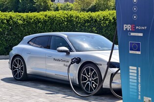 Jak rychle se nabije nové Porsche Taycan?