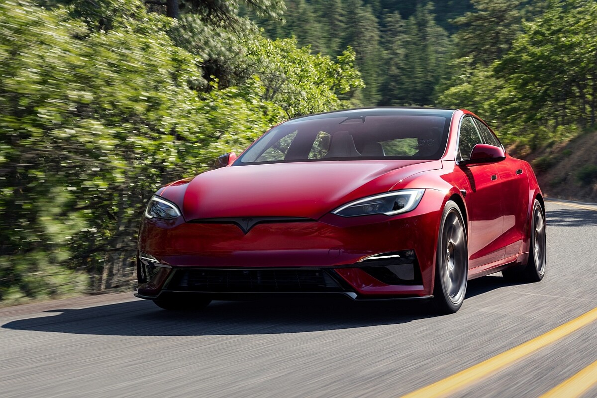 Tesla v Evropě škrtá luxus. Modely S a X si už v Česku nekoupíte ...