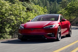 Tesla v Evropě škrtá luxus. Modely S a X si už v Česku nekoupíte