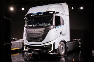 Iveco představuje elektrický tahač S-eWay Artic. Ujede 600 km a má chytré technologie