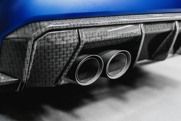 Konec karbonu? BMW ho nahrazuje lnem a funguje to