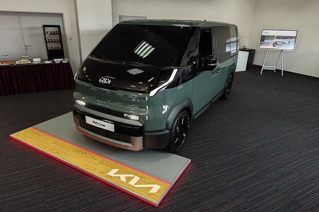Kia PV5 mění svět dodávek. Design jako z hvězdných válek právě přijíždí