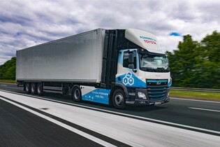 Budoucnost těžké logistiky je podle Toyoty ve vodíku. Firma startuje pilotní projekt 
