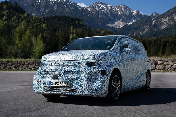 Mercedes-Benz vrací do hry luxusní MPV. První z nich už trhá rekordy