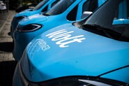 Wolt začíná testovat elektromobily s výměnnými bateriemi. Potkáte je v Praze