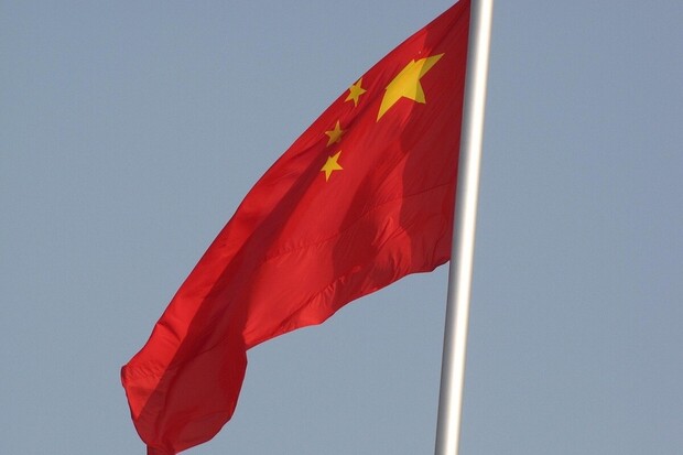 Peking volá po uklidnění konkurenčního boje na trhu s elektromobily