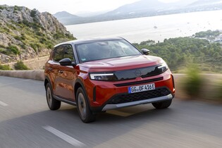 Opel přidává od nabídky Fronteru s prodlouženým dojezdem. Ujede přes 400 km