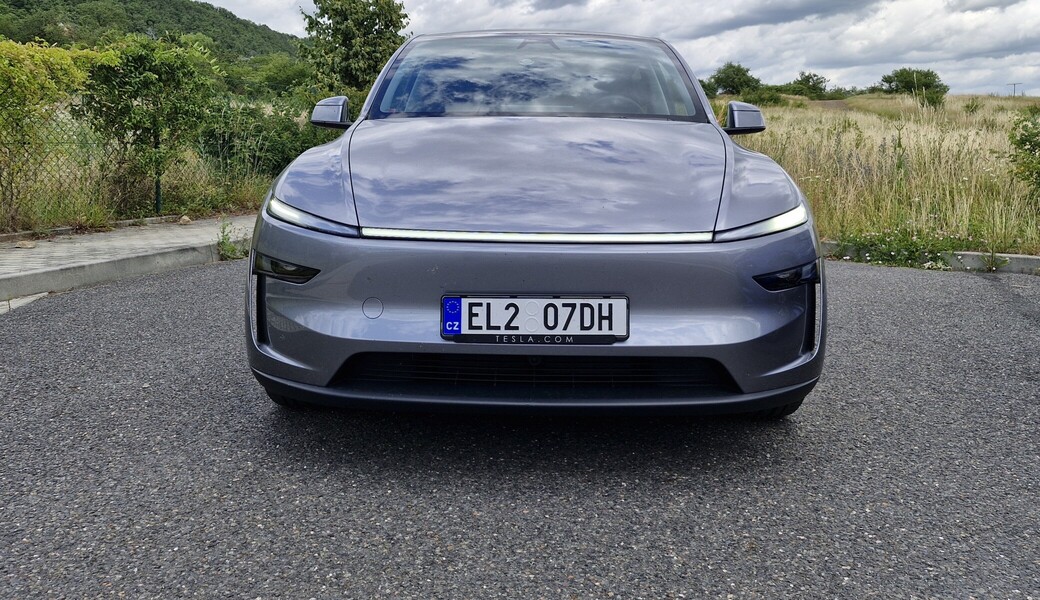 Tesla Model Y (2025)