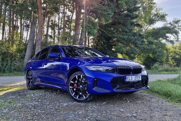 BMW 330e xDrive (2025)