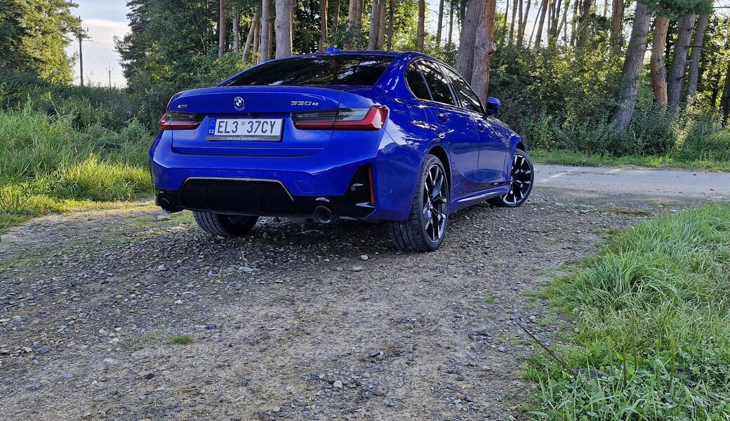 BMW 330e xDrive (2025)