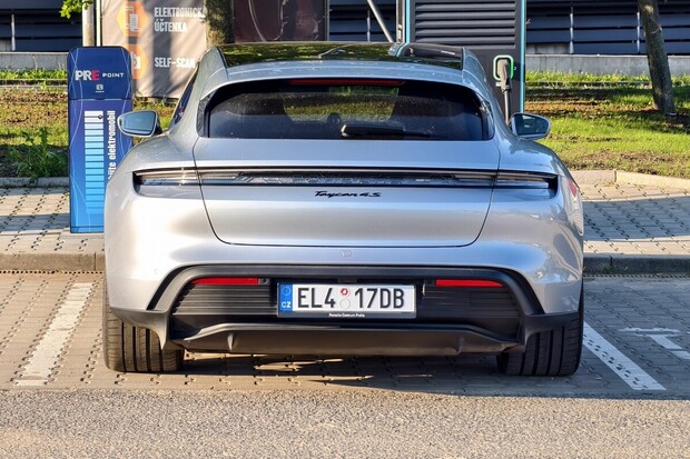 Porsche Taycan Sport Turismo 2025. Jak daleko dojede na dálnici?