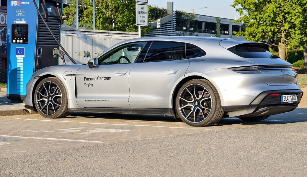 Porsche Taycan Sport Turismo 2025. Jak daleko dojede na dálnici?