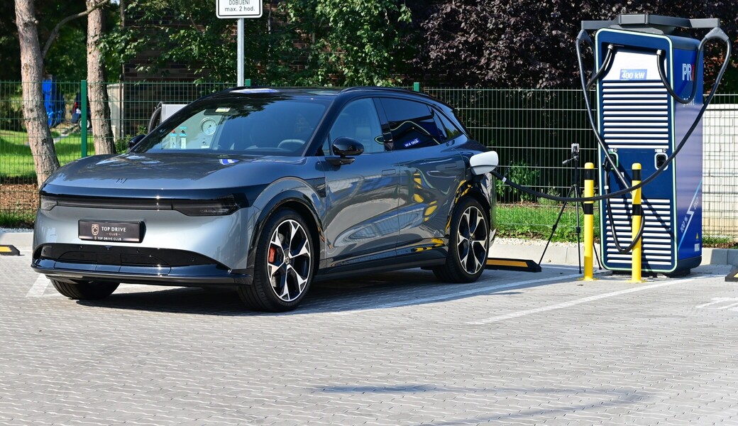 Evropa poražena. Nabíjení Zeekru 7X nás ohromilo