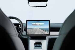 Zábava při nabíjení, nebo marketingová berlička? Polestar motivuje k hraní v autě