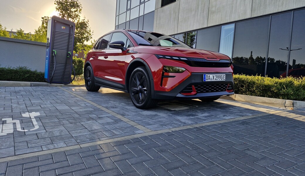 Jak rychle se skutečně nabíjí vrcholná Škoda Elroq RS?