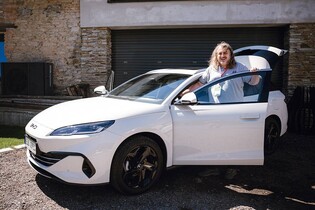 První kombi značky BYD v Česku. Je plug-in hybridní a bude ochlazovat planetu