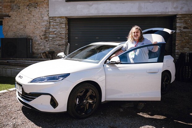 První kombi značky BYD v Česku. Je plug-in hybridní a bude ochlazovat planetu