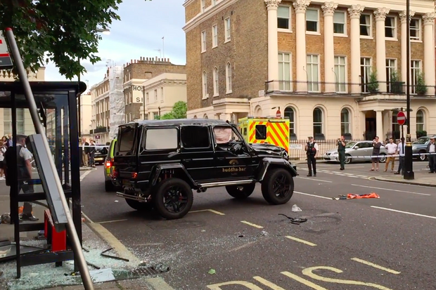 Srážka Toyoty Prius a obřího Brabusu G500 4×4² nedopadla vůbec podle očekávání