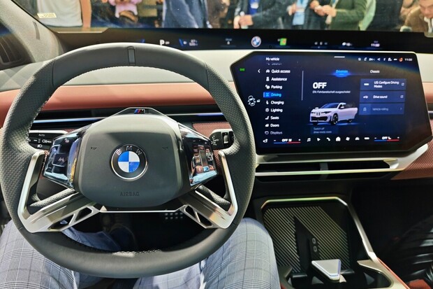 Takto se budou ovládat všechna BMW. Vyzkoušeli jsme nový Panoramic iDrive