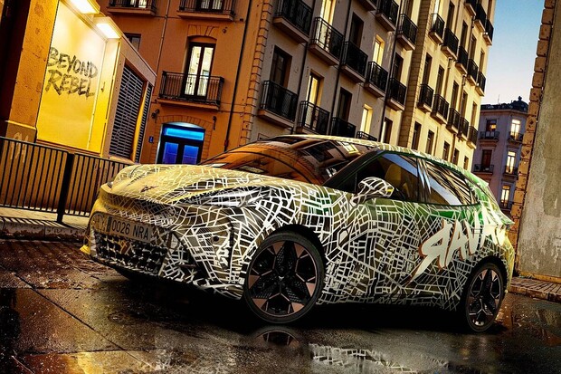 Cupra Raval odhalila část své techniky. Nechybí samosvor a 226 koní