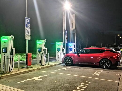 Ionity (CZ), dálnice D1, 109. km směr Praha, odpočívka Pávov, čerpací stanice OMV