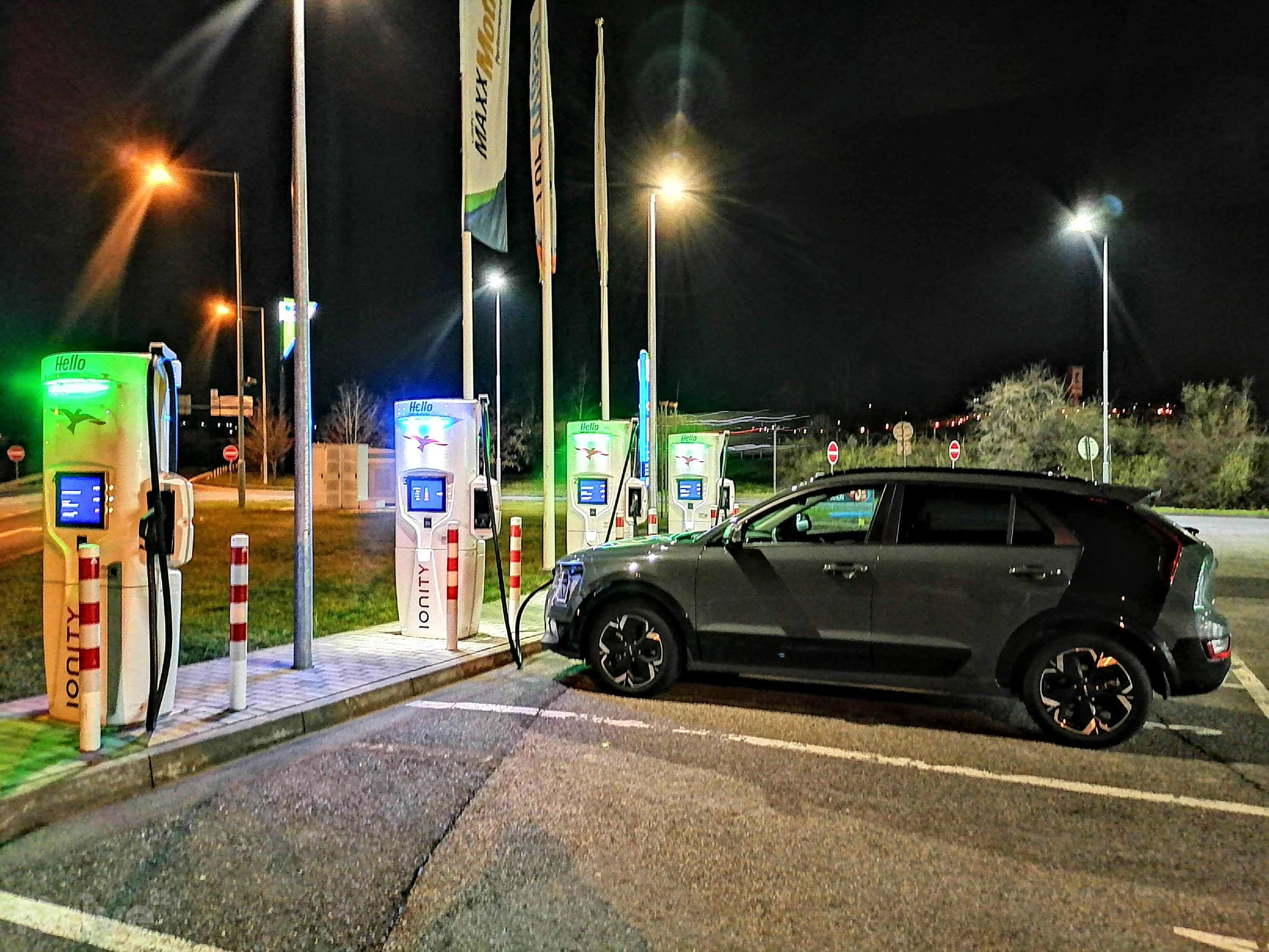 IONITY (CZ), dálnice D5, 18. km směr Praha, odpočívka Beroun, čerpací stanice OMV